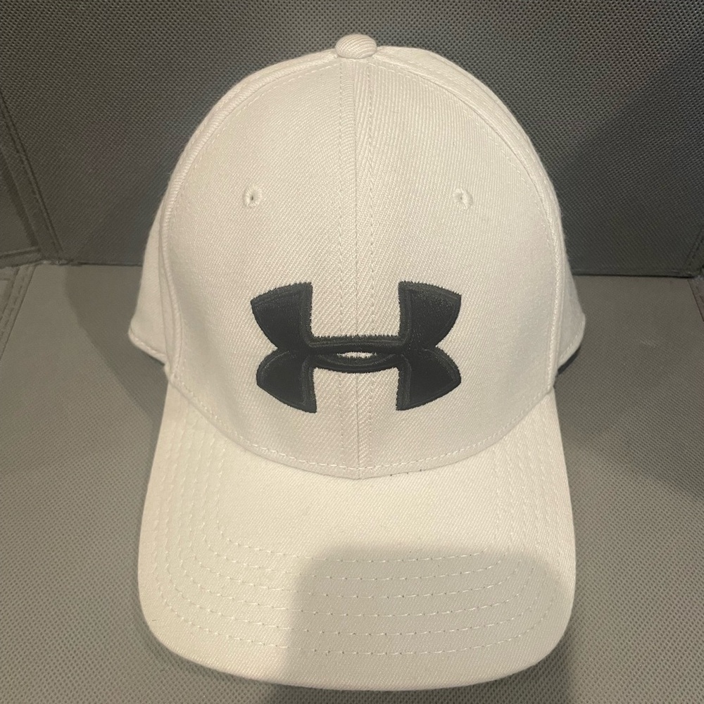 Under Armour Blitzing 3.0 Stretch Fitting Hat Size L/XL White with Black Emblem